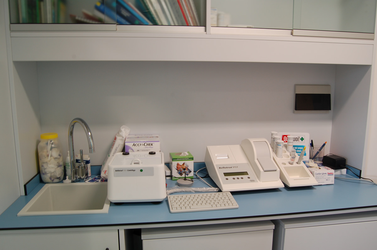 Laboratorio Farmacia per analisi e preparazioni specifiche